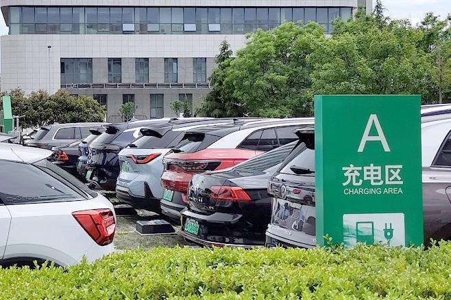 上半年全國(guó)新增130萬臺(tái)充電樁！新增充電樁相關(guān)企業(yè)近4萬家