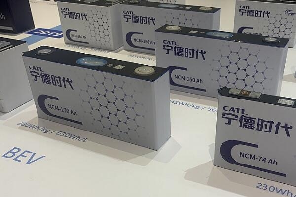 前10月全球動(dòng)力電池裝車量超390GWh：比亞迪或?qū)ⅰ胺礆ⅰ盠G新能源