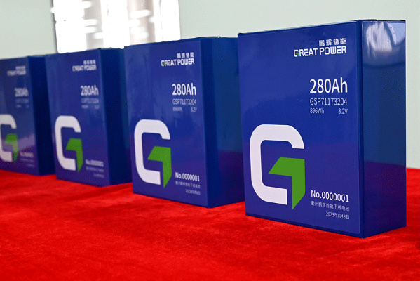 總投資135億元！鵬輝能源衢州儲能電池項目首批產(chǎn)品下線