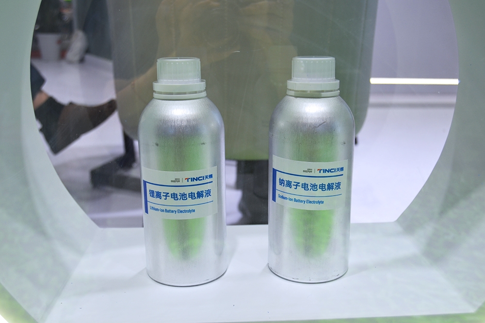 【電解液周報】兩大年產20萬噸電解液項目投產！6月中國電解液產量近11萬噸