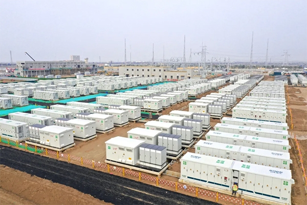采用磷酸鐵鋰電池！山東東營17億元集中式儲能項目一期并網(wǎng)投運