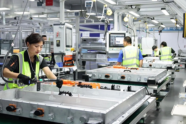 10億元！年產(chǎn)15萬(wàn)臺(tái)套！吉利北方最大動(dòng)力電池制造基地投產(chǎn)