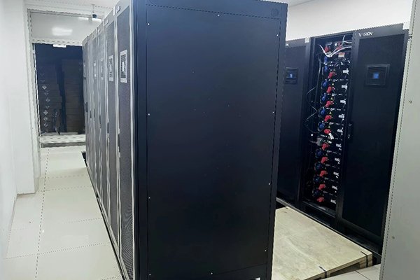 采用高倍率磷酸鐵鋰電池！雄韜REVO鋰電方案落地新疆公安系統