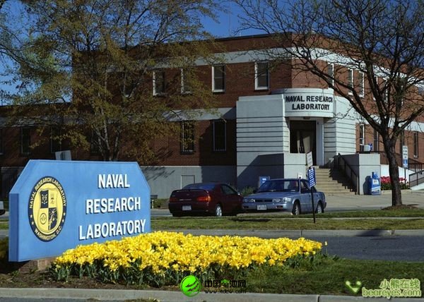 美國海軍研究實驗室（NRL）的科學家們日前成功發現了一項具有突破性意義的新方法，可以讓太陽能電池在水下高效作業。