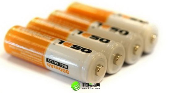 美國(guó)研制新型超級(jí)電池 幾秒鐘內(nèi)完成手機(jī)充電