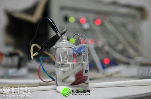 復旦研發(fā)新型水鋰電池：充電10秒 能跑400公里