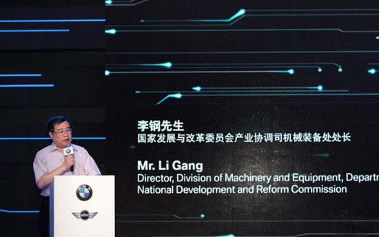 國(guó)家發(fā)展與改革委員會(huì)產(chǎn)業(yè)協(xié)調(diào)司機(jī)械裝備處處長(zhǎng)李鋼先生致辭