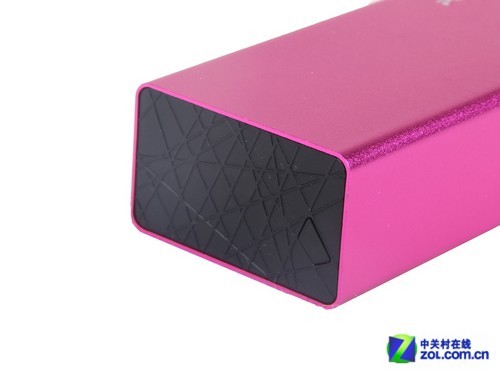 電源開關和接口都設置在了機身兩端