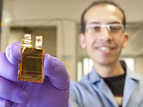 埃及科學家發明新型電池 手機充電30秒可用數周
