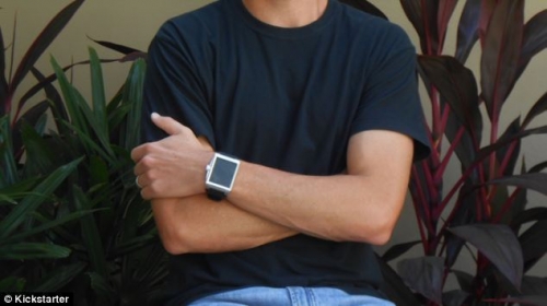 可為手機(jī)充電 美國(guó)一公司最新研制太陽能腕帶