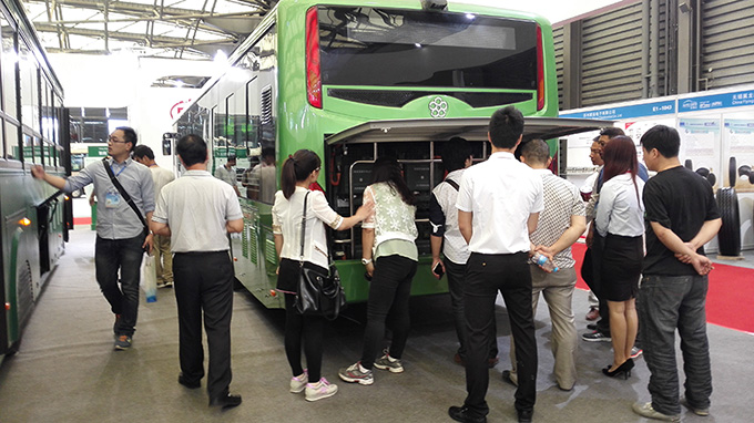 珠海銀隆閃耀上海國際客車技術(shù)展 獲“新能源客車創(chuàng)新型先進(jìn)企業(yè)”