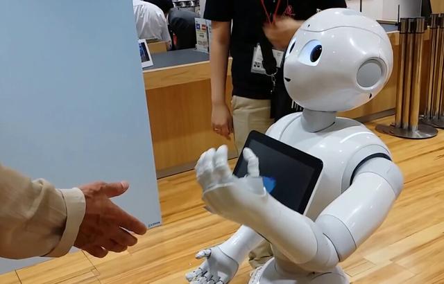 軟銀人形機(jī)器人1000臺備貨一分鐘售罄 軟銀人形機(jī)器人1000臺備貨一分鐘售罄