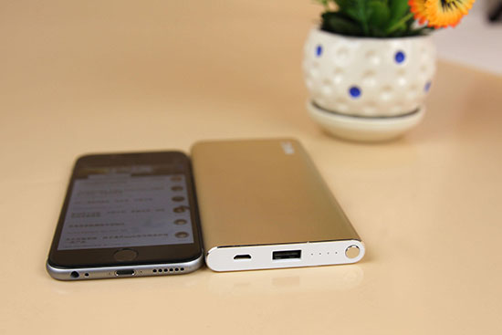 用了又用iPhone專用充電寶 電小二鋒6新品評測 用了又用iPhone專用充電寶 電小二鋒6新品評測