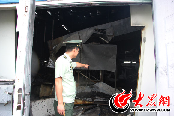 成武縣消防大隊工作人員向記者介紹相關(guān)情況