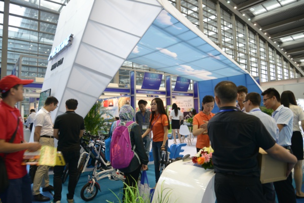 首屆僑交會在深圳開幕 猛獅科技光伏產(chǎn)品一枝獨(dú)秀