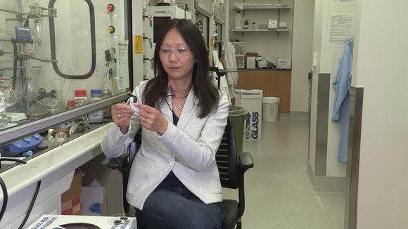 斯坦福研發新電池:可徹底杜絕充電起火爆炸