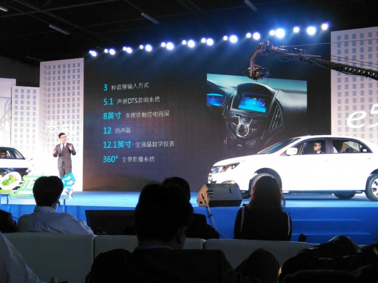 在特斯拉Model 3發布的前一天,比亞迪推出兩款車型 在特斯拉Model 3發布的前一天,比亞迪推出兩款車型