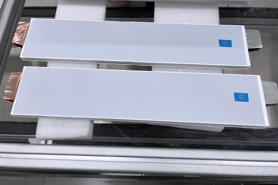 蜂巢能源書寫疊片技術(shù)進(jìn)化史：Z字形、切疊一體、飛疊熱復(fù)合