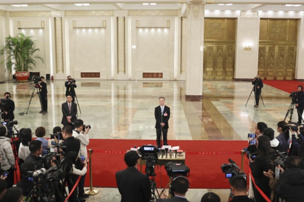 金融監管總局：研究降低乘用車貸款首付比 進一步優化新能源車險定價機制