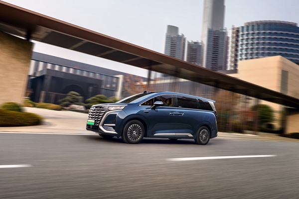 售價(jià)33.98萬(wàn)元起！25款騰勢(shì)D9重磅上市，再立MPV 6大標(biāo)桿！