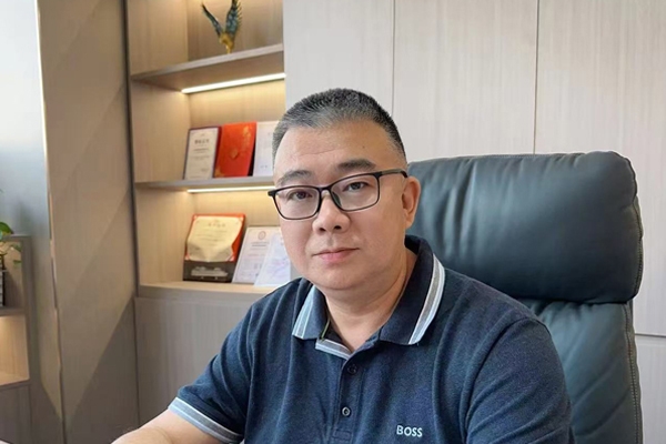 博鈉新能源石堅(jiān):祝愿大家新年快樂(lè),家庭幸福!