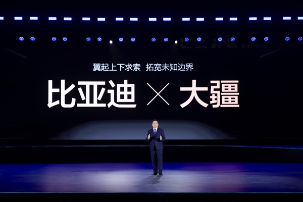 出行新標(biāo)配！比亞迪攜大疆打造靈鳶，讓出行大片觸手可得