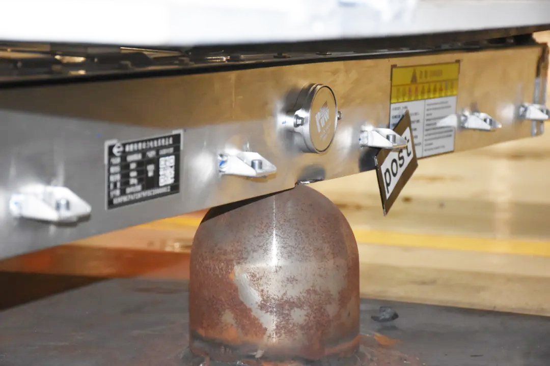 行業(yè)領航丨SPS電池包首次通過整車級刮底安全測試