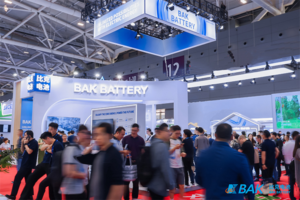 比克電池?cái)y旗下圓柱、聚合物與方形電池三大產(chǎn)品線亮相CIBF 2025