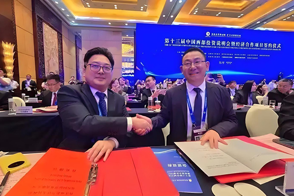 香港邦興（內(nèi)江）新能源電池循環(huán)利用再制造項(xiàng)目簽約現(xiàn)場(chǎng)