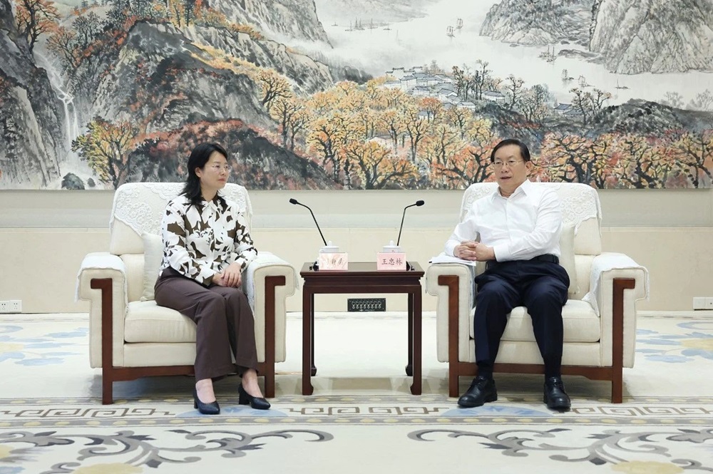 中創(chuàng)新航董事長劉靜瑜拜訪湖北省委書記、省人大常委會(huì)主任王忠林 圖源：中創(chuàng)新航