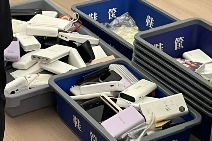 網上流傳的現場圖片顯示成筐的充電寶在機場被攔下 圖片來源：國家應急廣播