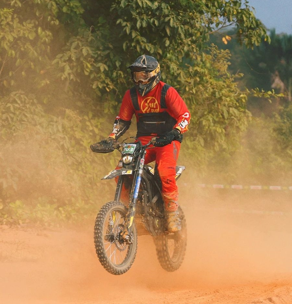 20秒碾壓級優勢!孚能科技賦能虬龍雨林賽道上演“電驅傳奇” 20秒碾壓級優勢!孚能科技賦能虬龍雨林賽道上演“電驅傳奇”