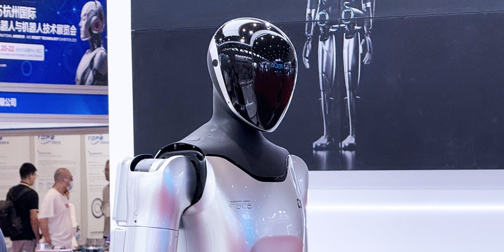 億元級(jí)訂單砸下！機(jī)器人自換電池？固態(tài)電池“潑天富貴”降臨？