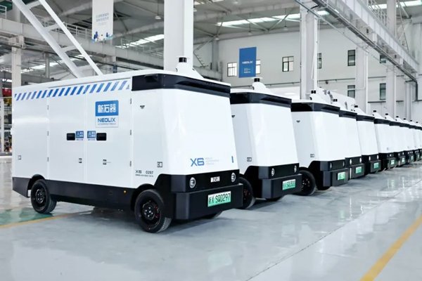 新石器無人車部署超7500輛 在手訂單超3萬輛