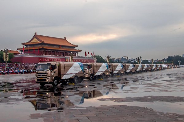 當(dāng)先鋒，打頭陣！比亞迪純電動(dòng)環(huán)衛(wèi)車(chē)護(hù)航九三閱兵