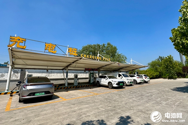 我國電動汽車充電基礎設施（槍）總數達1734.8萬個