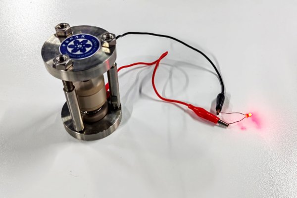 我國科研團隊研發出新型氫負離子原型電池