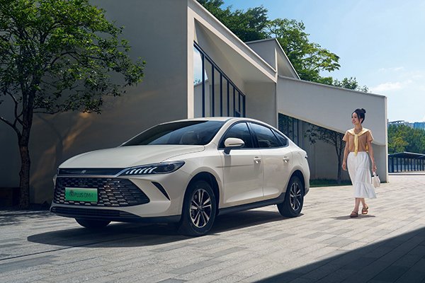 限時(shí)6.98萬元起！比亞迪第二代秦PLUS雙車上新