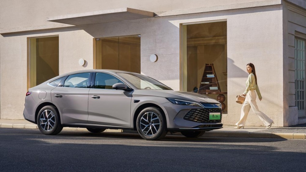 限時超級置換補貼價9.28萬起 2026款秦L DM-i上市