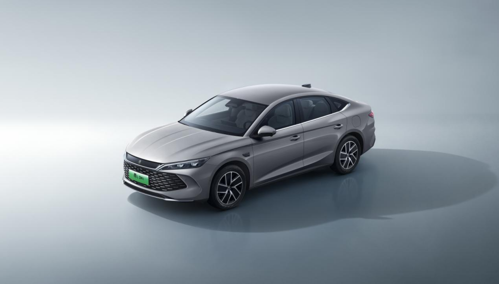 限時超級置換補貼價9.28萬起 2026款秦L DM-i上市