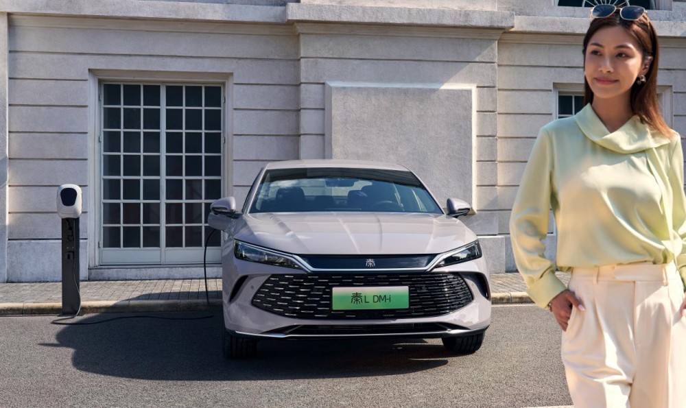 限時超級置換補貼價9.28萬起 2026款秦L DM-i上市