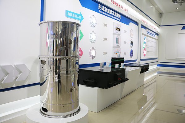 【電解液周報】六氟磷酸鋰價格上探17.6萬元/噸 多家公司“滿產滿銷”