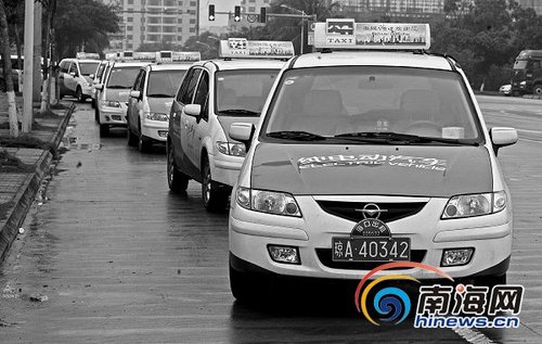 海口純電動的士跑得累 電池充滿只能跑100公里 海口純電動的士跑得累 電池充滿只能跑100公里