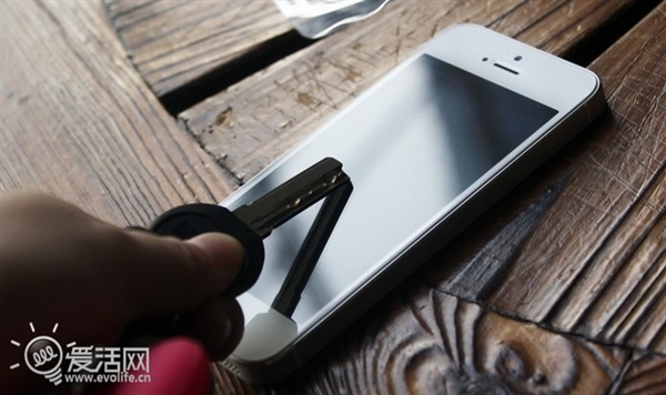 玻璃背后的戰爭：藍寶石、大猩猩誰更好？