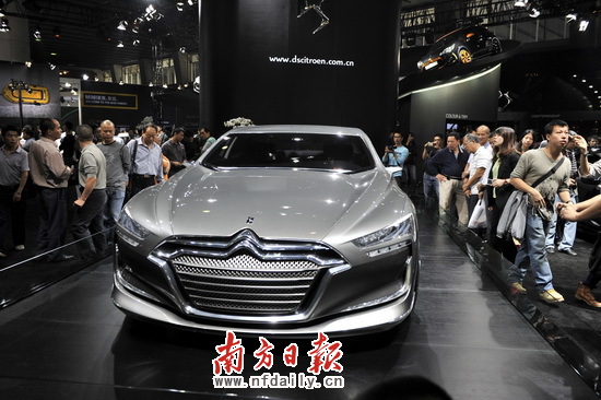 汽車下一站：新能源還是車聯網？