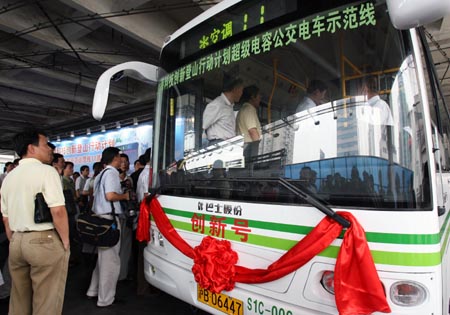 超級(jí)電容公交車緣何“墻內(nèi)開(kāi)花墻外香”？