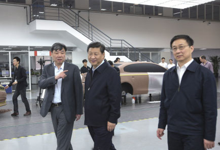 習近平考察上汽集團 試坐自主品牌汽車榮威950