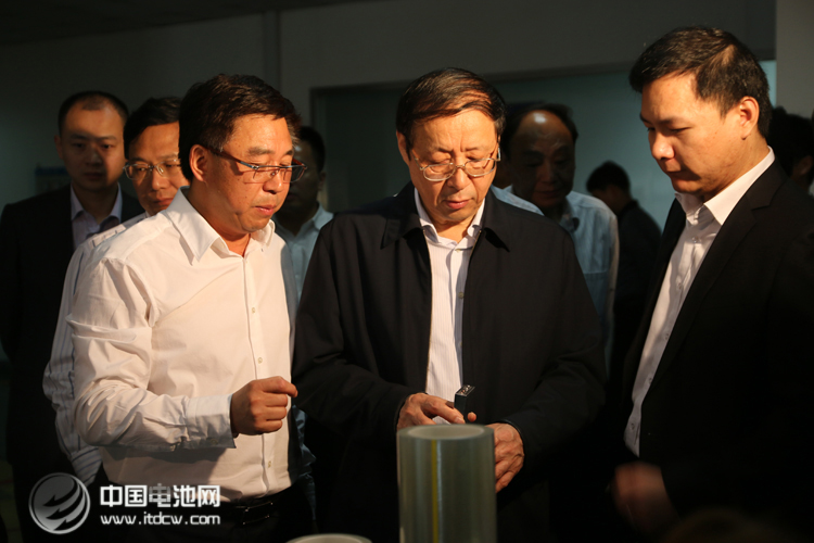 安徽省省長王學(xué)軍深入國軒高科調(diào)研 李縝陪同參觀