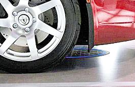日本研發導電輪胎 電動車可在行駛間充電