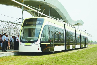 麒麟現代有軌電車昨成功上線試跑 設計時速達70公里 麒麟現代有軌電車昨成功上線試跑 設計時速達70公里